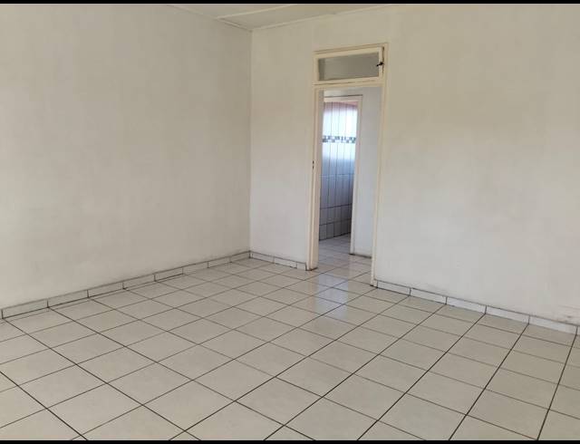 2 BEDROOM FLAT FOR SALE IN THREE RIVERS